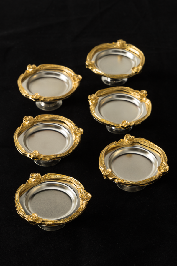 Gümüş Metal Kaplama Kahve Yanı Lokumluk | Ayaklı, Gold Çerçeveli Şık Sunumluk - Image 1