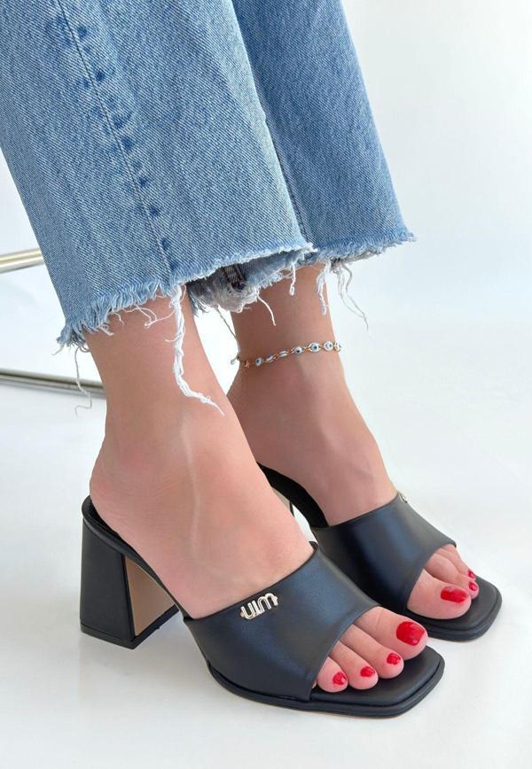 Siyah Cilt Topuklu Terlik - Image 1