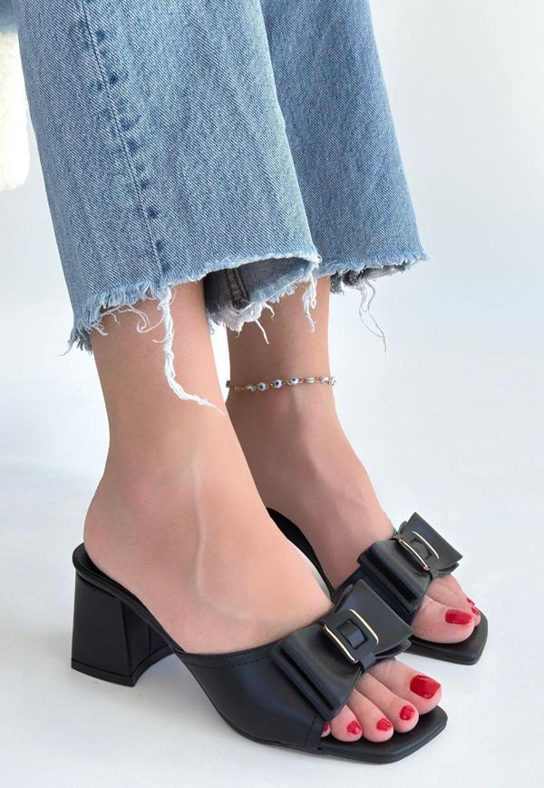 Siyah Cilt Topuklu Terlik - Image 1