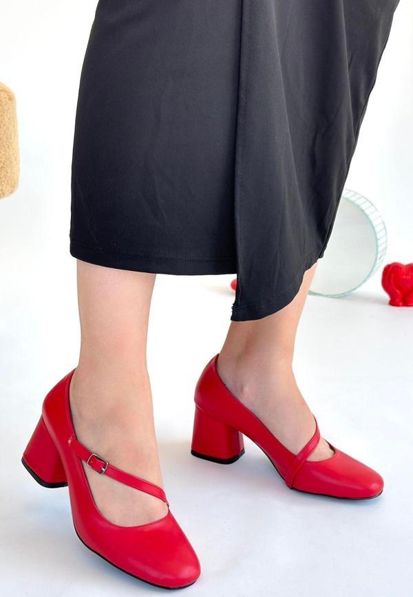 Kırmızı Cilt Topuklu Ayakkabı - Image 1