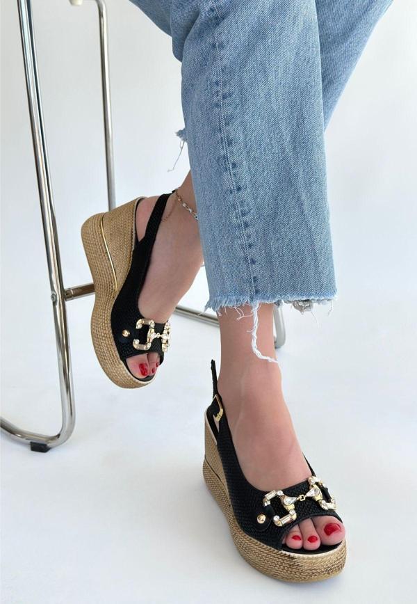 Siyah Cilt Dolgu Topuk Sandalet - Image 1