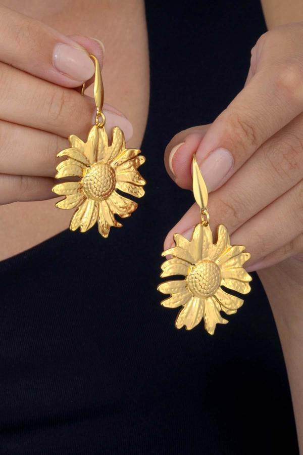 Gümüş Pazarım Çiçek Model Altın Kaplam Kadın Çelik Küpe - Image 1