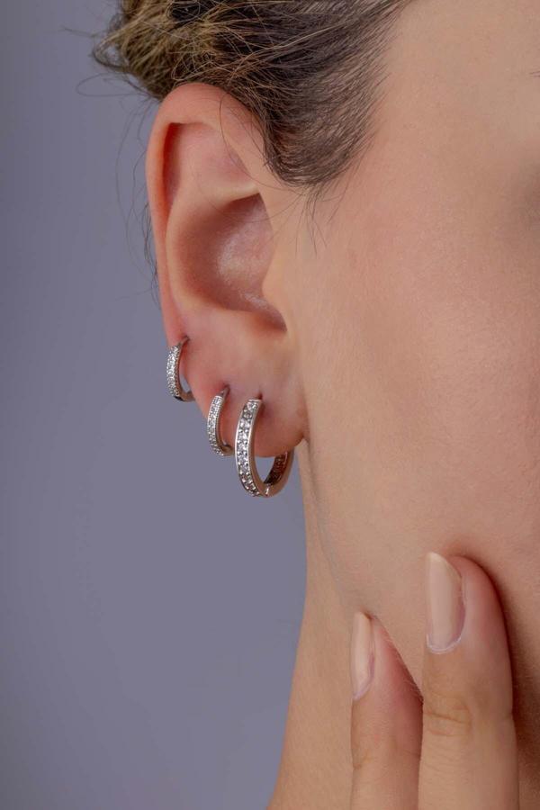 Gümüş Pazarım Tek Sıra Taşlı Tamtur Üçlü Beyaz Altın Kaplama Çelik Kadın Küpe - Image 1