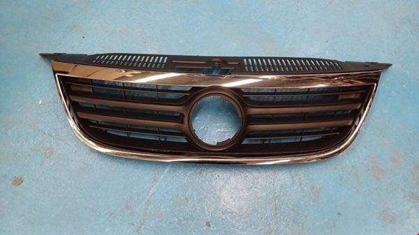 Volkswagen Tiguan Ön Panjur (Krom Çerçeve İçI Siyah) 2009 Sonrası Uyumlu - Image 1