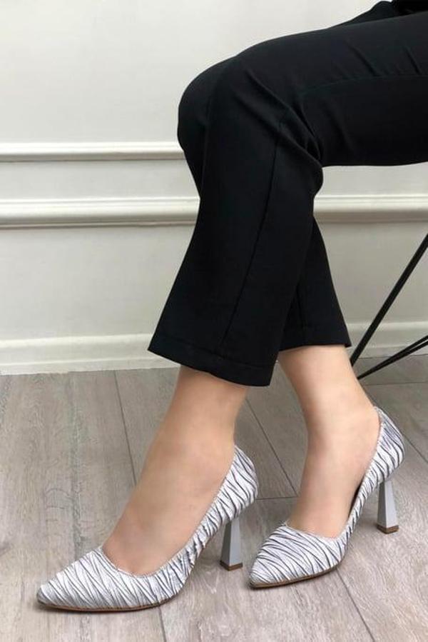 Feles Kırışık Saten Stiletto Kadın Topuklu Ayakkabı - Image 1