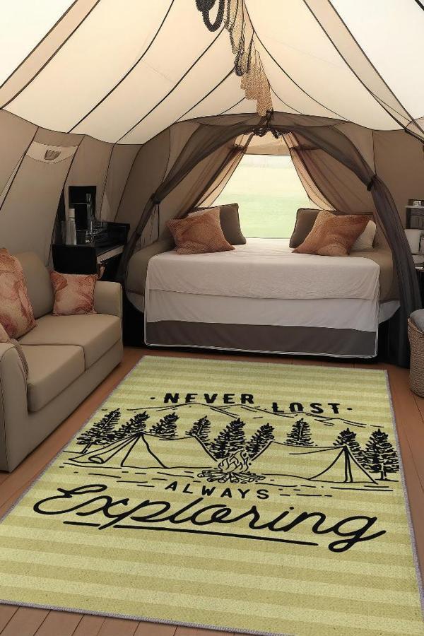 Homshtag Kaybolmam Keşfederim,Kamp Hayatı Desenli Sarı Halı,Kampçı Halısı,Pamuklu Dokuma Tabanlı Yıkanabilir Halı - Image 1