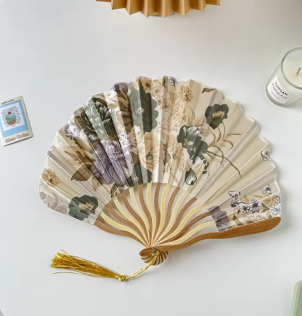 - Lüks, Kaliteli Hediyelik Yeşil Çiçek Desenli Şık Istiridye Yelpaze - Image 1