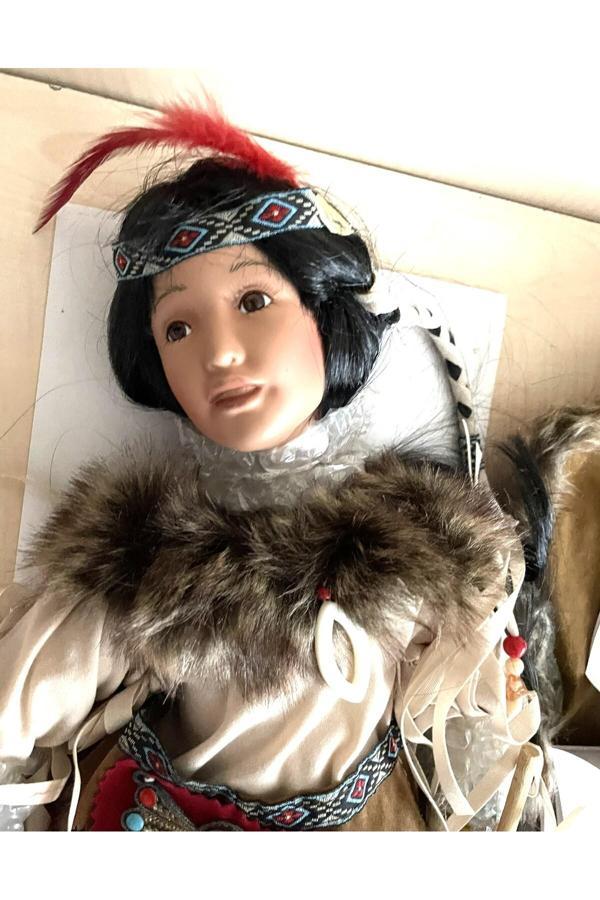 Sanat Taciri 1 Adet Sıfır Sertifikalı Kızılderili Bebek Dizleri Üzerine Çökmüş Porselen Bebek Oyuncak Bebek No74 - Image 1