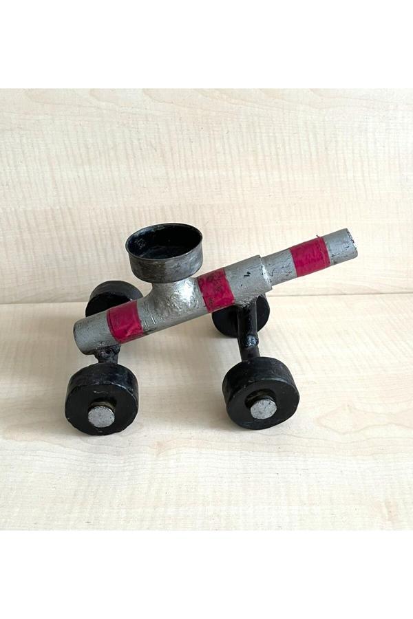 Sanat Taciri El Yapımı Top Metal Top Mumluk - Image 1