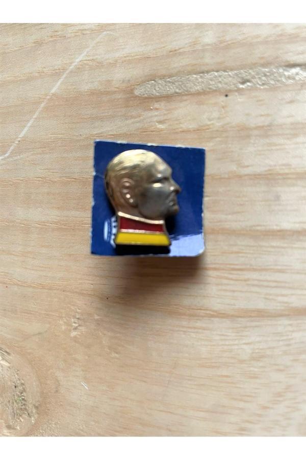 Sanat Taciri Atatürk Rozet Sarı Kırmızı Yakalı Atatürk Rozeti - Image 1