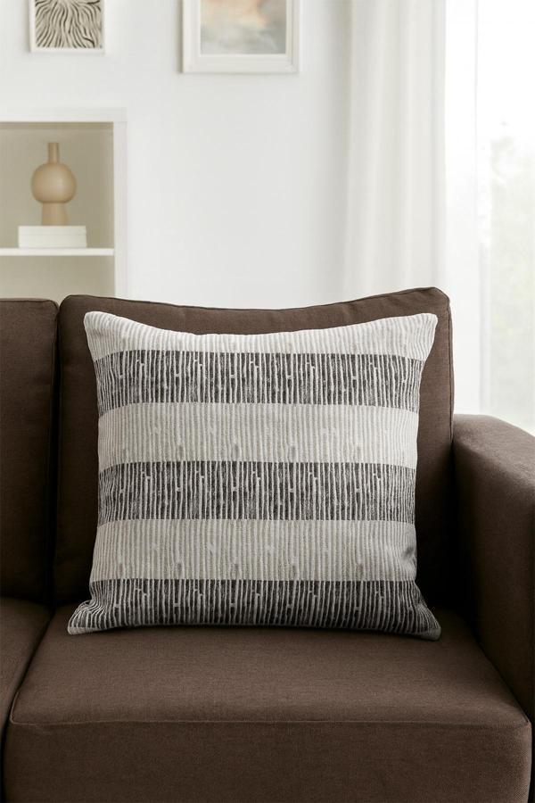 Duck Desenli Kırlent Kılıfı Kahve V1 70x70 - Image 1