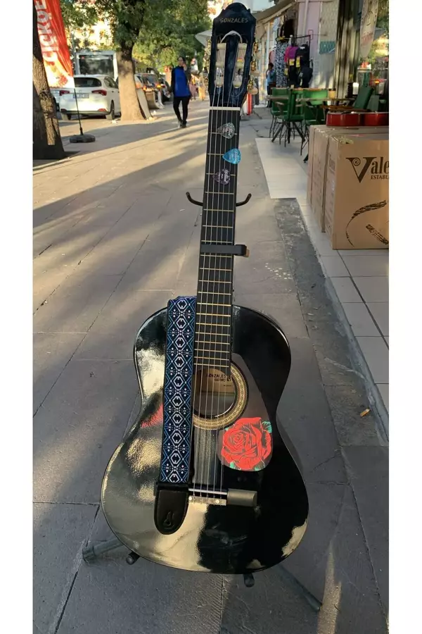 LB44290 Black & Rose 4/4 Siyah Klasik Gitar (Kılıf, Gitar Sehpası, Askılık, Pena, Kapo Hediyeli) - Image 1