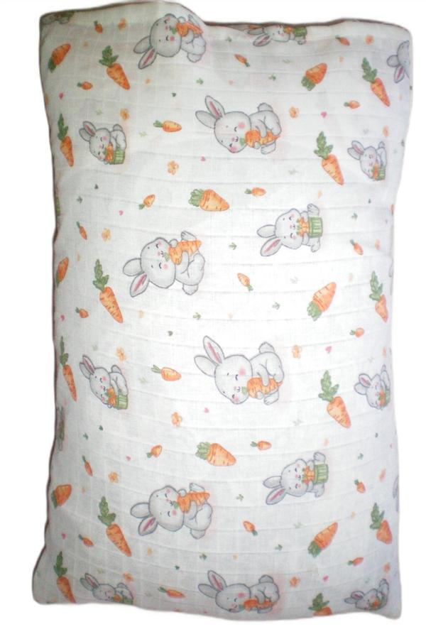 More Home Müslin Bebek Yastık Kılıfı Kapaklı 35X45 Havuç Yiyen Tavşan - Image 1