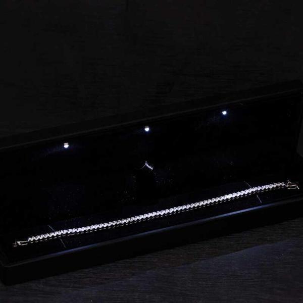 BlackCraft Gümüş Işıklı Kutulu 4 mm Beyaz Taşlı Su Yolu Kadın Bileklik (BC-107AC7) - Image 1