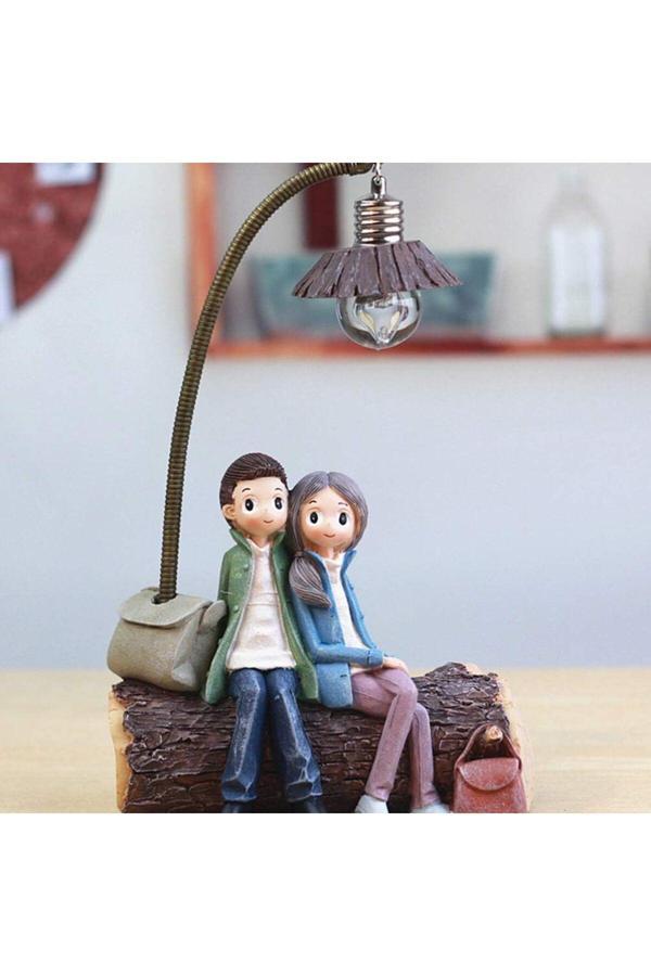 Coverzone Sevgili Çift Biblo Dekoratif Ve Şık Bir Hediyelik Eşya Pilli Lambası İle Aydınlatma Işıklı Biblo - Image 1