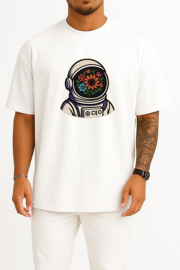 Oversize Stronot Çiçek Kask – Space Bloom Göğüs Tasarımlı Unisex T-Shirt - Image 1