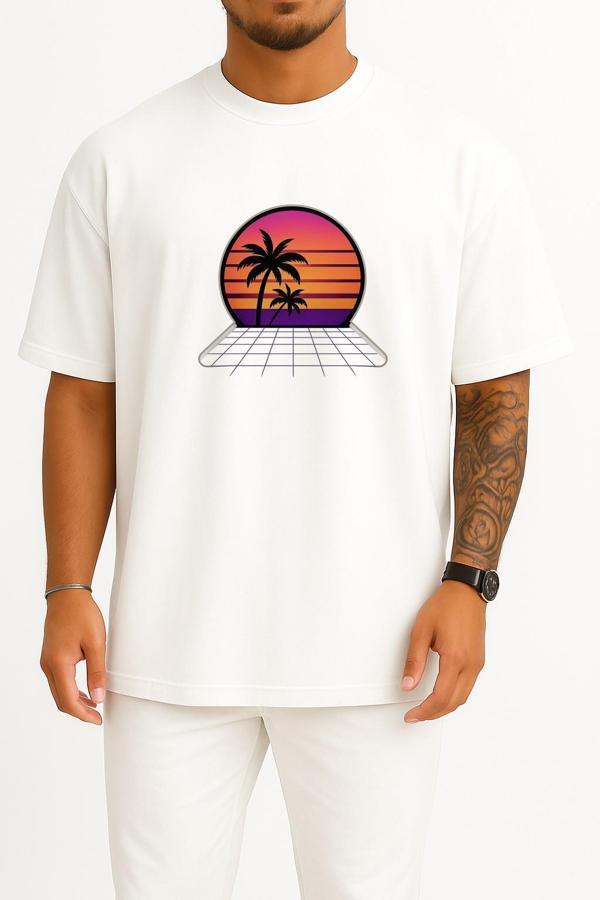 Oversize Synthwave Günbatımı  Palmiyeler – Retro Göğüs Tasarımlı Unisex T-Shirt - Image 1