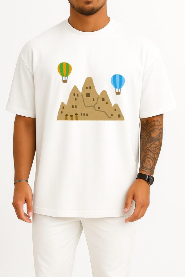 Oversize Kapadokya Peri Bacaları Ve Balonlar Göğüs Tasarımlı Unisex T-Shirt - Image 1