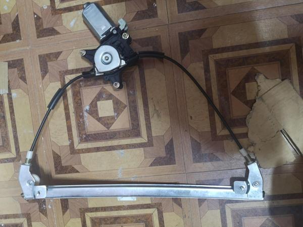 Peugeot 405 Cam Krikosu Ön Sol 2 Pinli Elektrikli Motorlu - Image 1