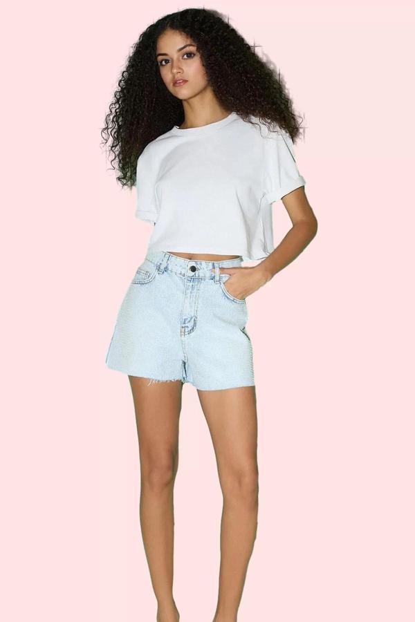 Kadın Denim Şort Yüksek Bel Geniş Paça Yazlık Günlük Kombinler Hafta Sonu Kaliteli Malzeme - Image 1