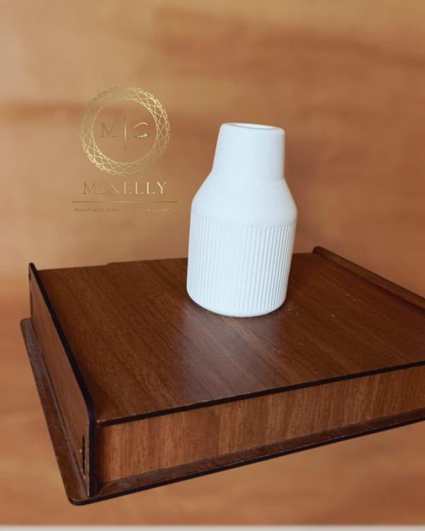 Minelly Dingin Çizgilerle Minimal Vazo - Image 1