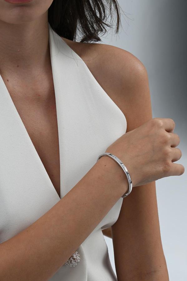 925 ayar gümüş rodyumlu zirkon taşlı çivi desenli kelepçe bilezik [barcode] - Image 1