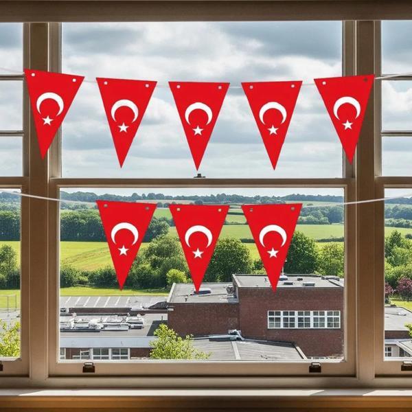 Ay Yıldız Üçgen Flama Süsleme Seti - Image 1