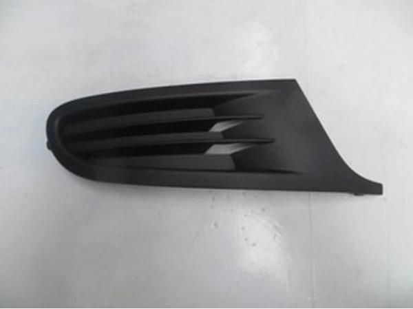 2009-2012 Volkswagen Golf 6 Sis Lamba Kapağı Sağ Sis Deliksiz-Siyah (Bfn) (Adet) (Oem No:5K0853666A9 - Image 1