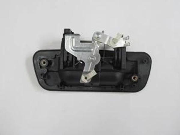 Isuzu D Max- Pıck Up- 04/07; Arka Bagaj Kapağı Orta Açma Kolu Siyah (Kilit Deliksiz) (Bfn) (Oem No:  - Image 1