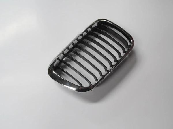 1998-2001 Bmw 3 Serisi Sd- Ön Panjur Sağ Siyah-Nikelaj Çerçeveli (Tw) (Adet) (Oem No:51138208490) - Image 1