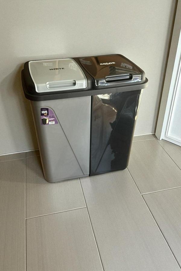 Mega Duo İki Bölmeli Kirli Çamaşır Sepeti - Banyo Çamaşır Sepeti Renkliler & Beyazlar 90 Lt - Image 1