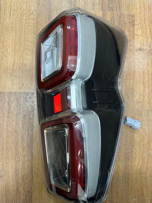 Isuzu D max Sağ Dış Stop Lambası Ledli 2020-2024 - Image 1