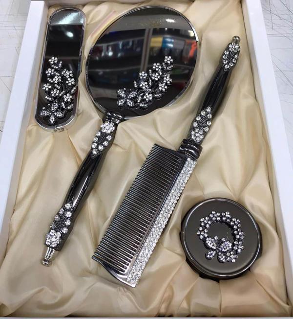 Alyans Broşlu 4'lü Lüx Ayna Tarak Fırça Seti - Image 1