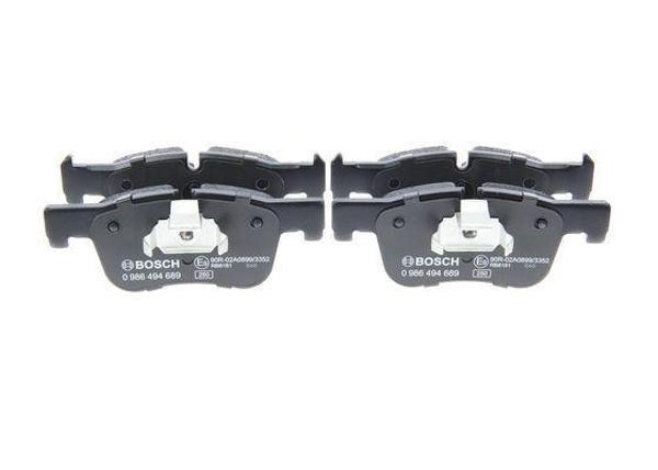 Bosch Fren Balatası Ön Bmw F20-F21-F30-F31-F32-F33-F34-F36-F80-F82-F83-G20-G21-G28-G80-G81 0986494689 - Image 1