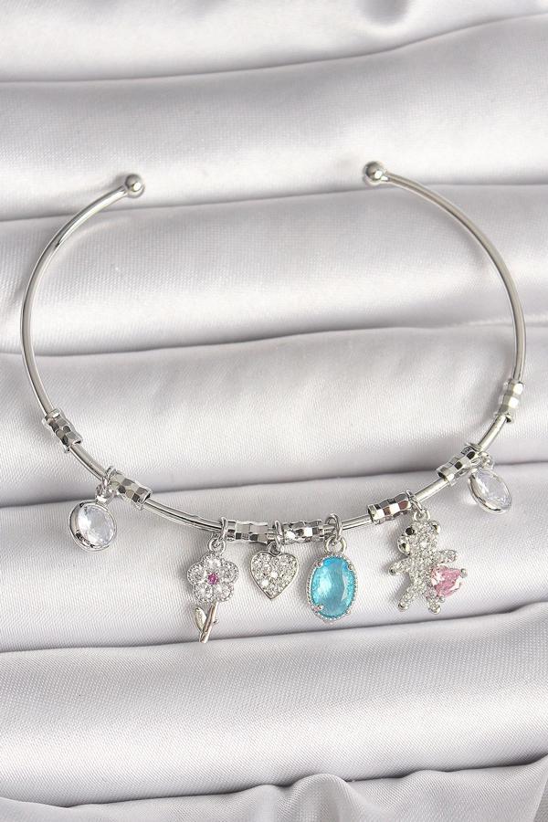 Pirinç Gümüş Renk Sallantı Zirkon Taşlı Ayıcık Figür Çiçek Detay Charm Kadın Bileklik - Image 1