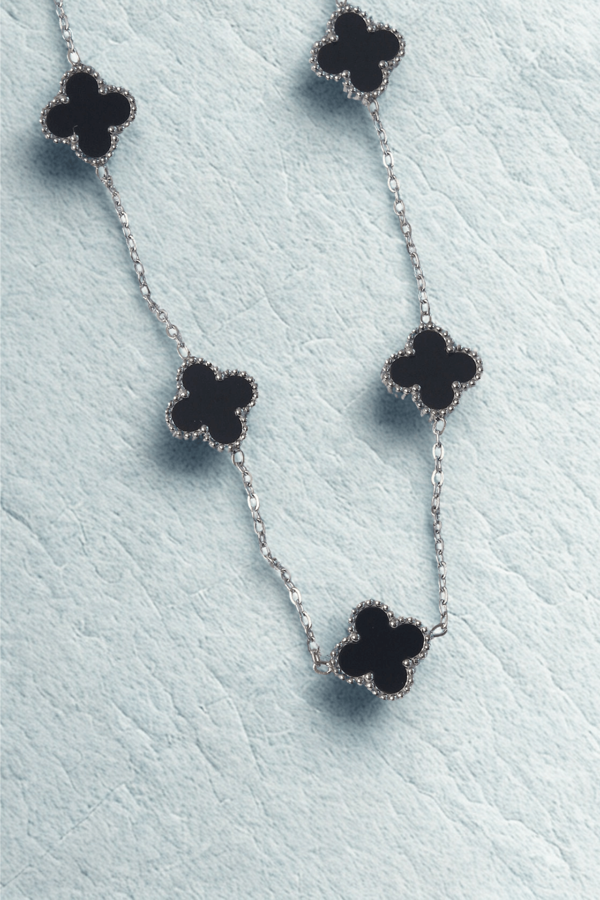 Zarif Kadın için Silver Çelik Siyah Mineli Yonca Kolye - Image 1