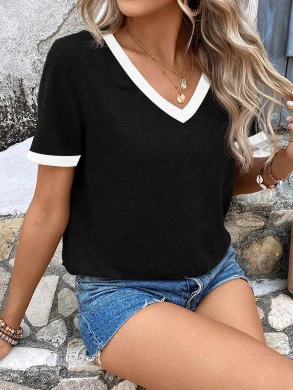 MDB Kadın Kısa Kollu V Yakalı Viskon Bluz - Image 1