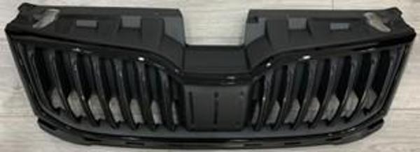 Octavia Ön Panjur Parlak Çerçeve Üst Plastik Birlikte Mat Siyah Komple 2018-2021 - Image 1