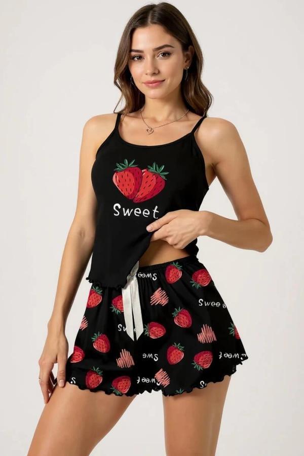 Çilek Baskılı Siyah Askılı Şortlu Pijama Takımı - Image 1