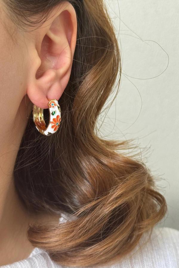 Mineli Renkli Çiçek Halka Tasarım Kararmaz Renk Atmaz Kadın Çelik Küpe - Image 1