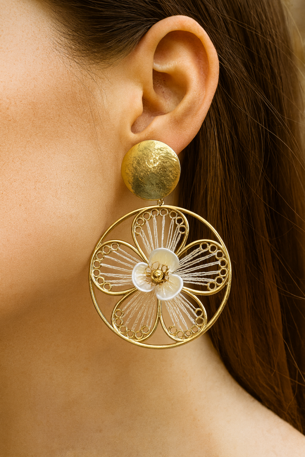 Rose Bloom Metal Çerçeveli Çiçek Tasarım Örgü İpli Kadın Küpe - Image 1