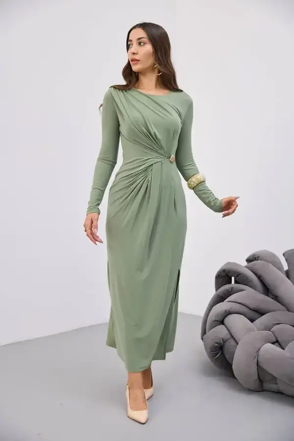 BELİ BÜZGÜLĞ TOKALI ELBİSE - Image 1