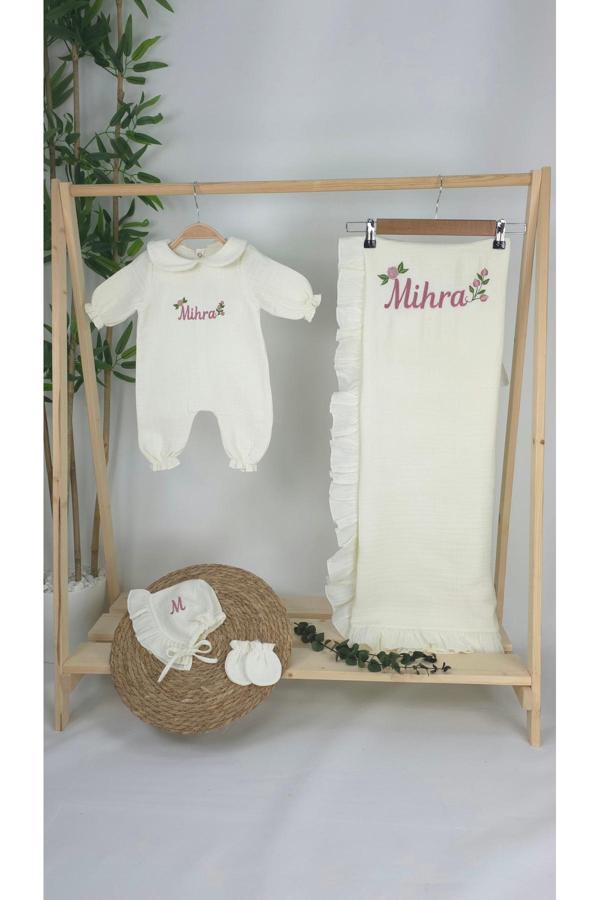 Gros Shop Müslin Yeni Doğan 4Katlı Organik %100Pamuk Kişiye Özgü Nakışlı Hastane Çıkış Seti- Güllü Model-1 - Image 1