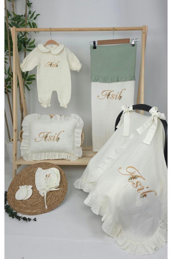 Gros Shop Müslin Yeni Doğan 4Katlı Organik %100Pamuk Kişiye Özgü Nakışlı Hastane Çıkış Seti (Papatya Model-3) - Image 1