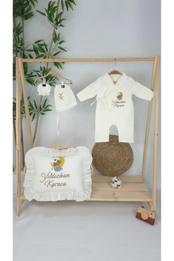 Gros Shop Müslin Yeni Doğan 4Katlı Organik %100Pamuk Kişiye Özgü Nakışlı Hastane Çıkış Seti(Ay Yıldızlıayıcık) - Image 1