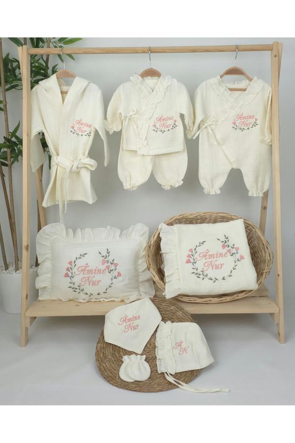 Gros Shop Müslin Yeni Doğan 4Katlı Organik %100Pamuk Kişiye Özgü Nakışlı Hastane Çıkış Seti (Çiçek Model-2) - Image 1