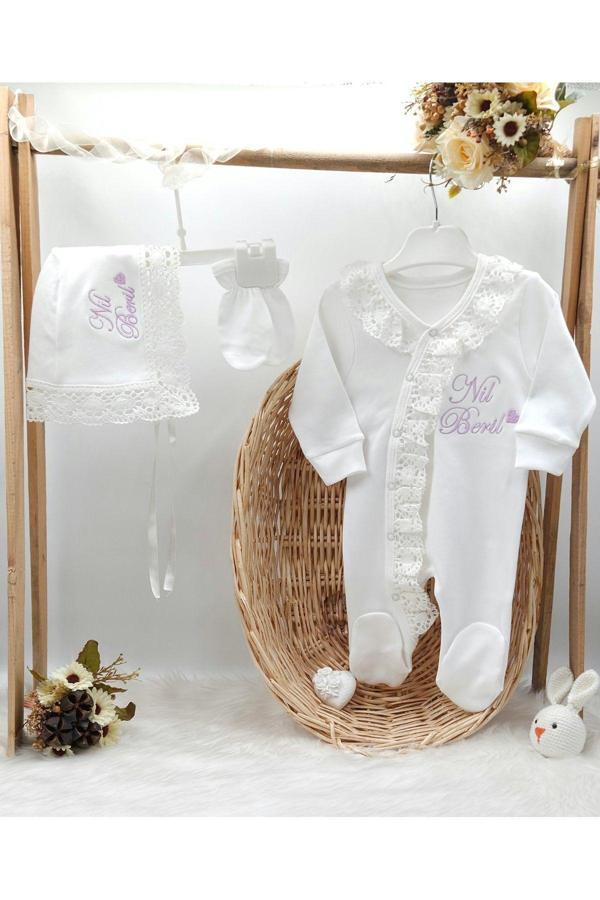 Gros Shop Yeni Doğan %100 Pamuk Dantelli Hastene Çıkış Tulum Seti (Kişiye Özgü İsimli Nakış Desenli) - Image 1
