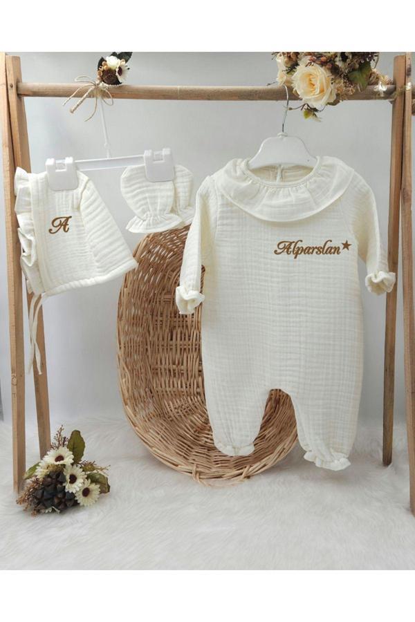 Gros Shop Fırfır Yakalı Müslin 4'Lü Hastane Çıkış Mevlüt Seti %100 Pamuk (Kişiye Özgü Isimli Nakış Desenli) - Image 1