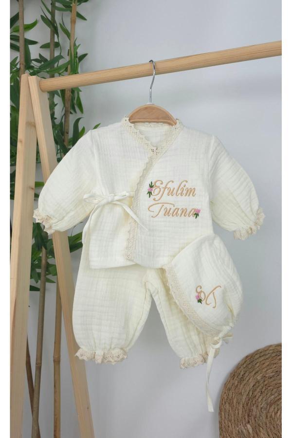 Gros Shop Müslin Yeni Doğan 4Katlı Organik %100Pamuk Kişiye Özgü Nakışlı Hastane Çıkış Seti (Papatya Model-6) - Image 1