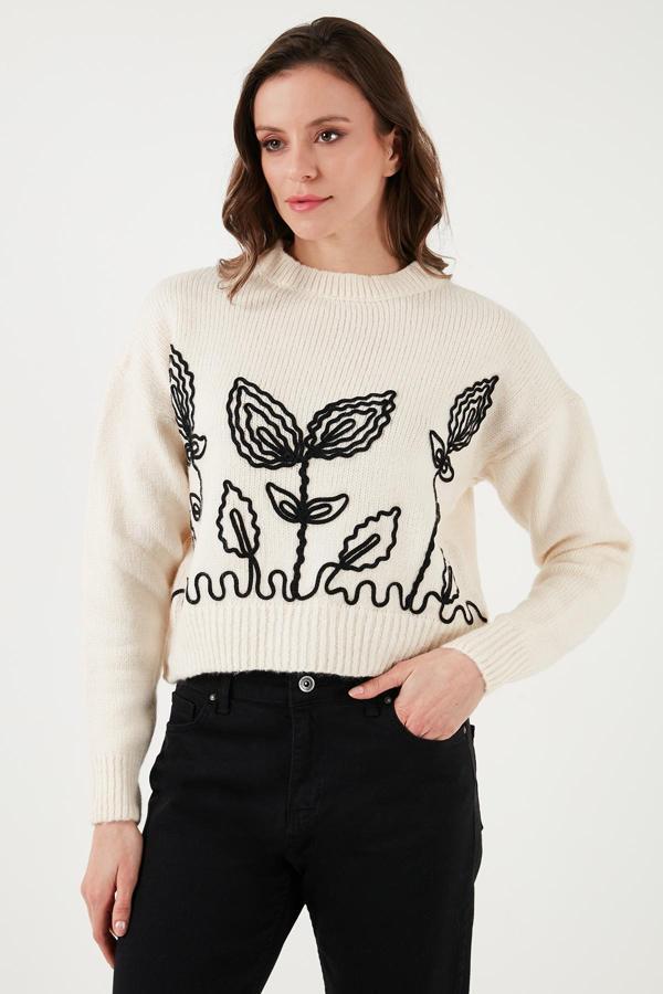 Fashion Friends Regular Fit Bisiklet Yaka Nakışlı Örme Bayan Kazak 24K0031K1 EKRU - Image 1
